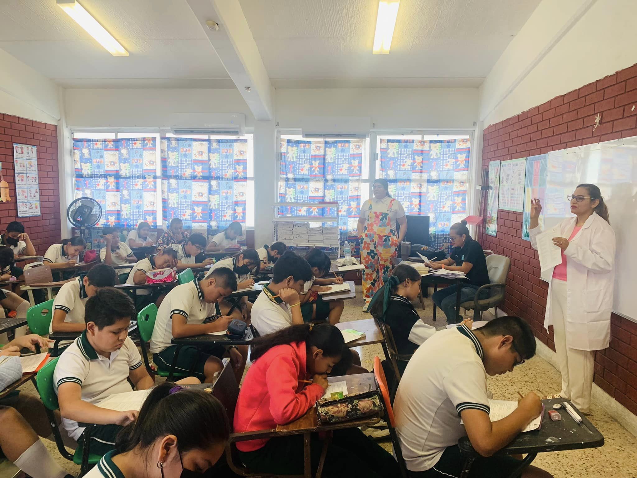 Visita a institución educativa